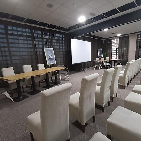 רומה Garnet Hotel & Event Centar מראה חיצוני תמונה