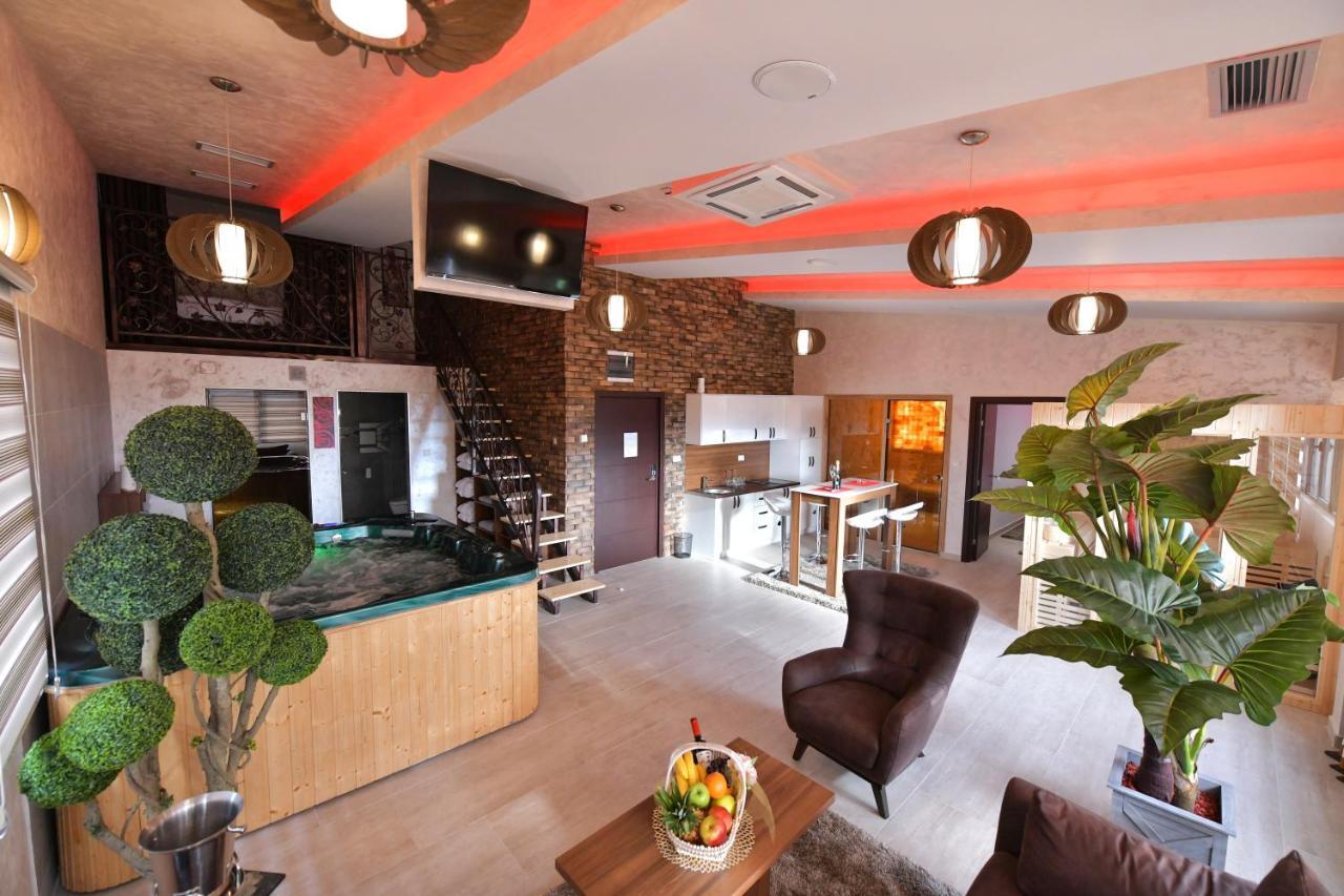 רומה Garnet Hotel & Event Centar מראה חיצוני תמונה