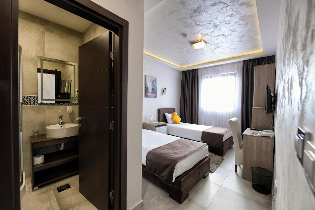 רומה Garnet Hotel & Event Centar מראה חיצוני תמונה