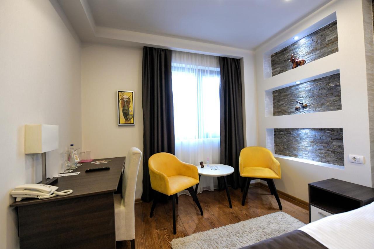 רומה Garnet Hotel & Event Centar מראה חיצוני תמונה