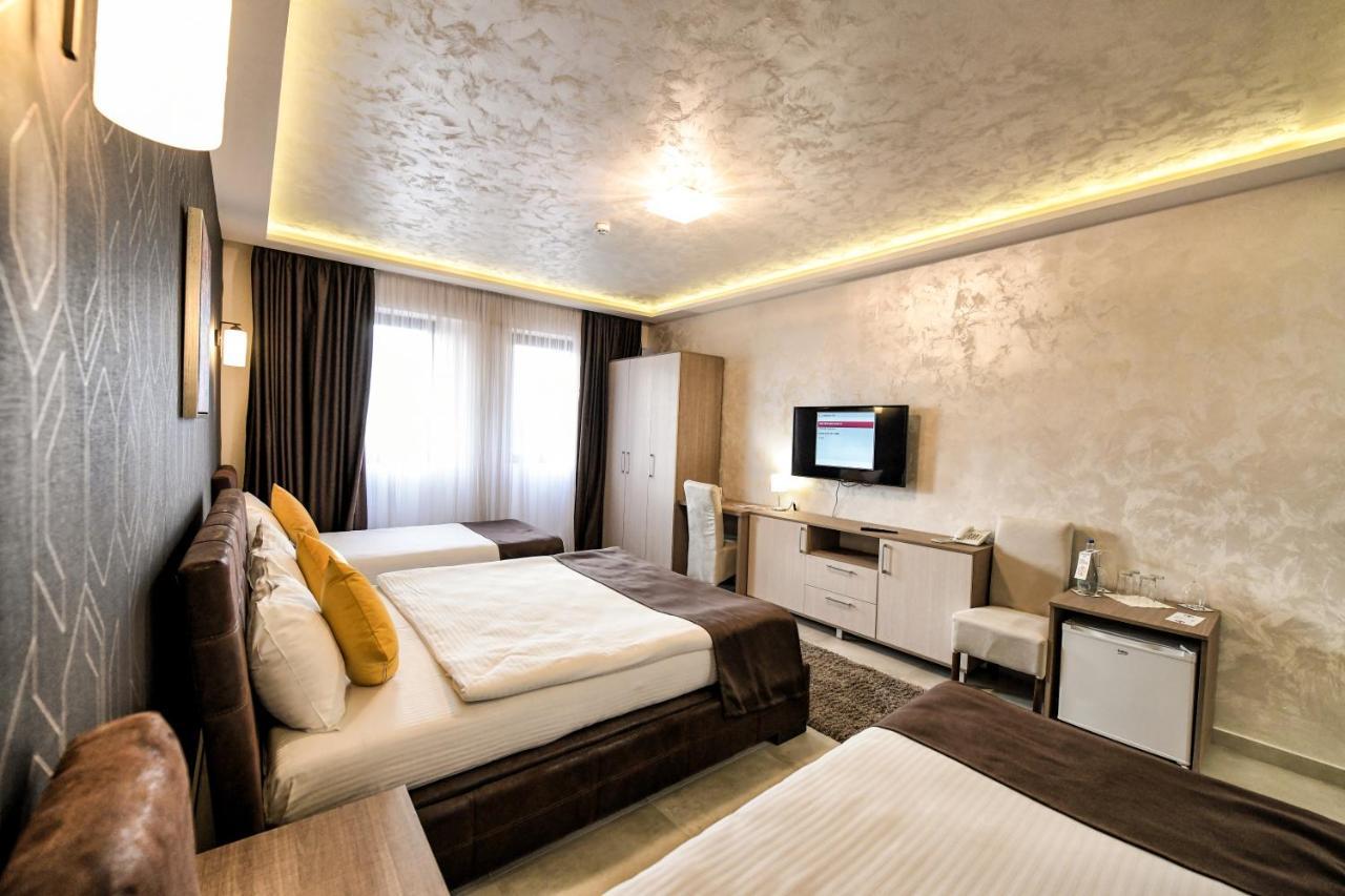 רומה Garnet Hotel & Event Centar מראה חיצוני תמונה