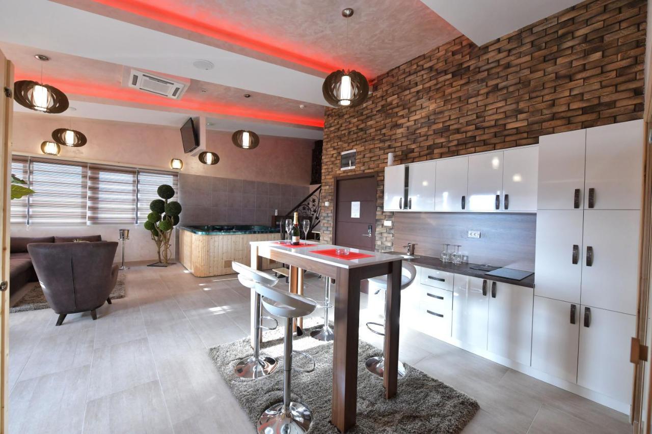 רומה Garnet Hotel & Event Centar מראה חיצוני תמונה