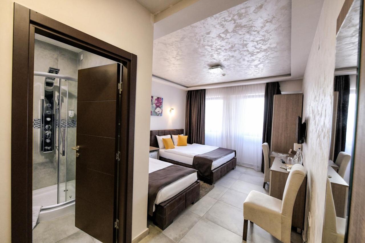 רומה Garnet Hotel & Event Centar מראה חיצוני תמונה
