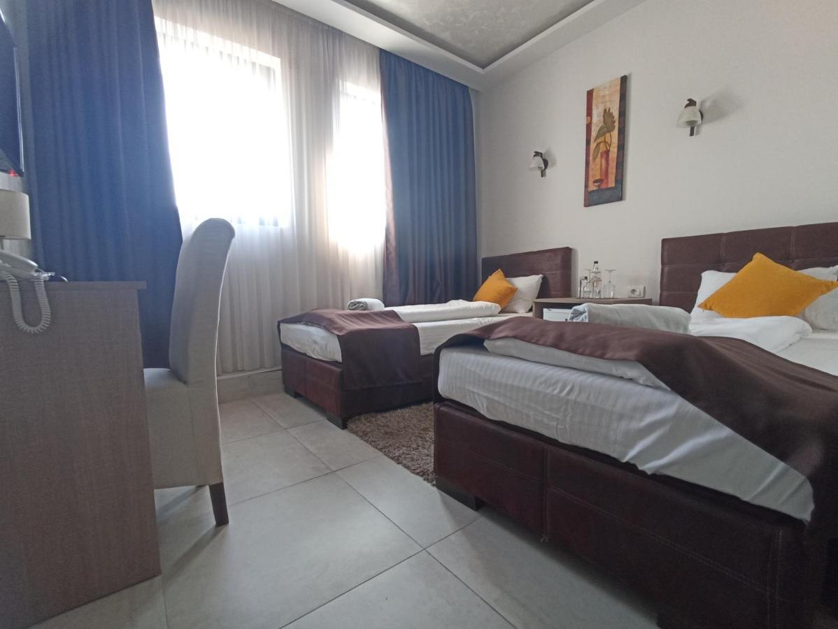רומה Garnet Hotel & Event Centar מראה חיצוני תמונה