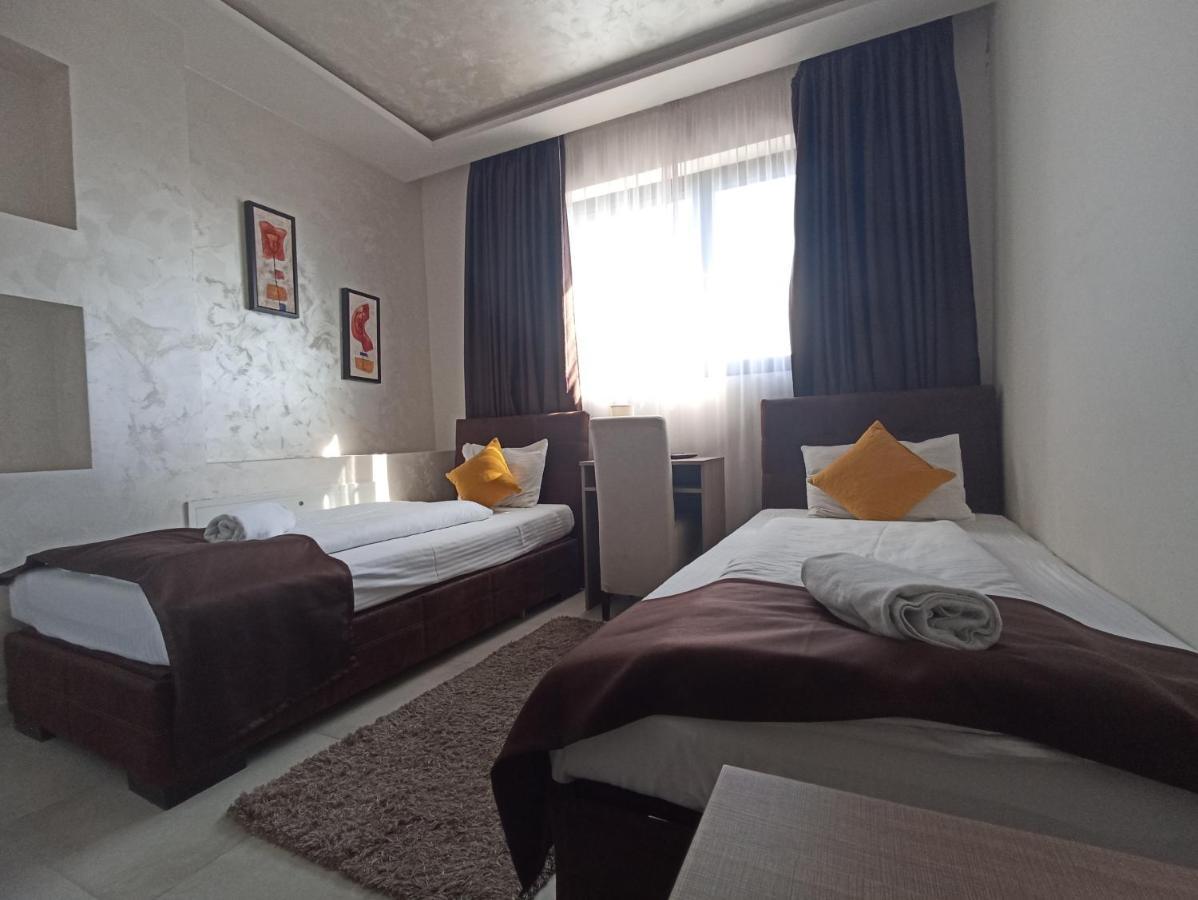 רומה Garnet Hotel & Event Centar מראה חיצוני תמונה