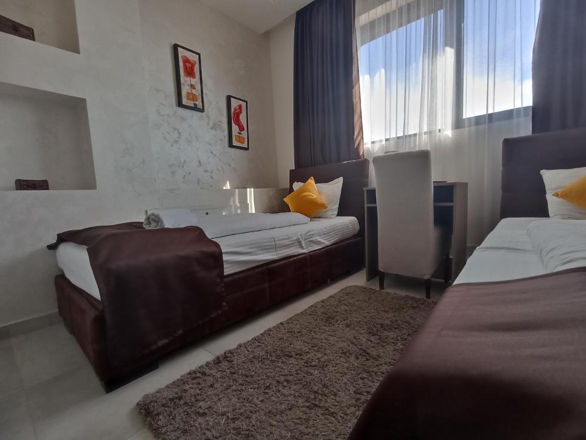 רומה Garnet Hotel & Event Centar מראה חיצוני תמונה