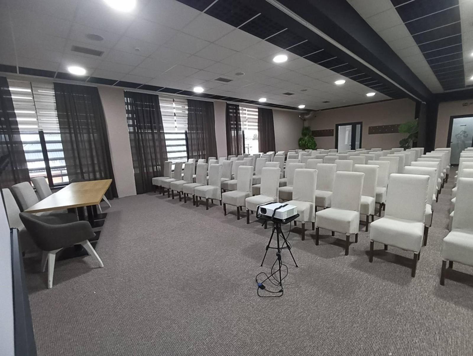 רומה Garnet Hotel & Event Centar מראה חיצוני תמונה