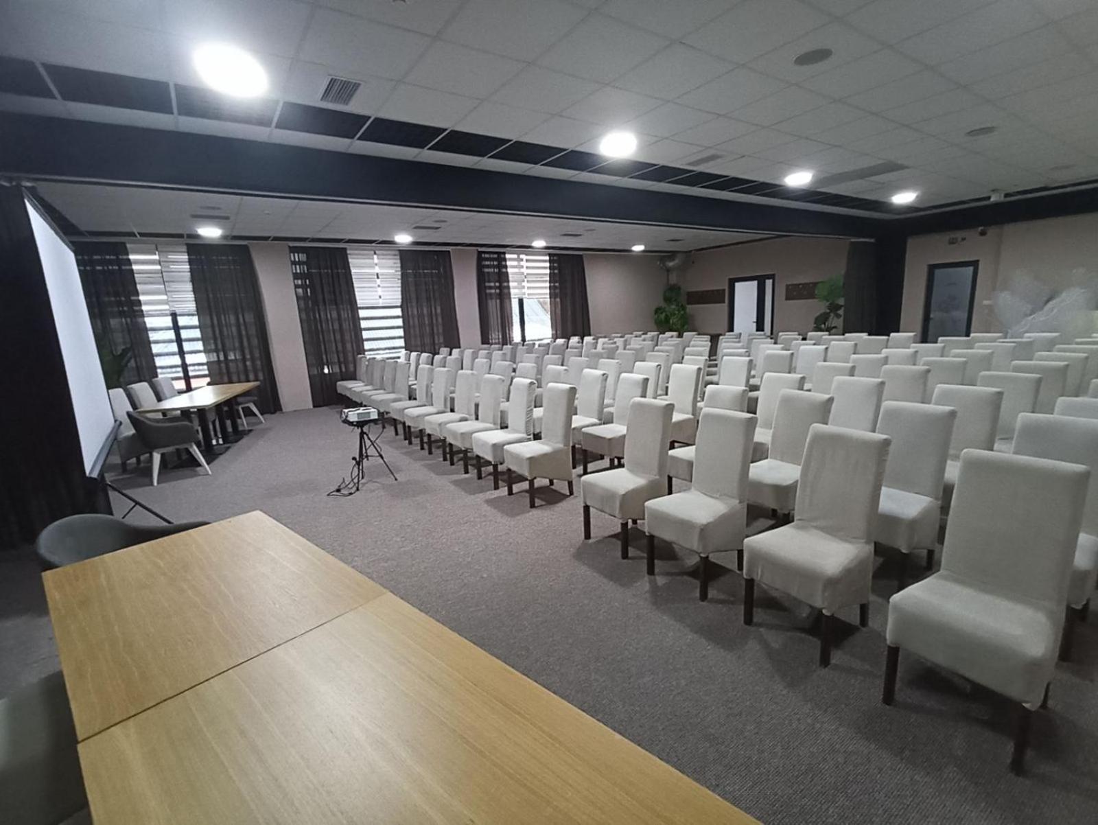 רומה Garnet Hotel & Event Centar מראה חיצוני תמונה