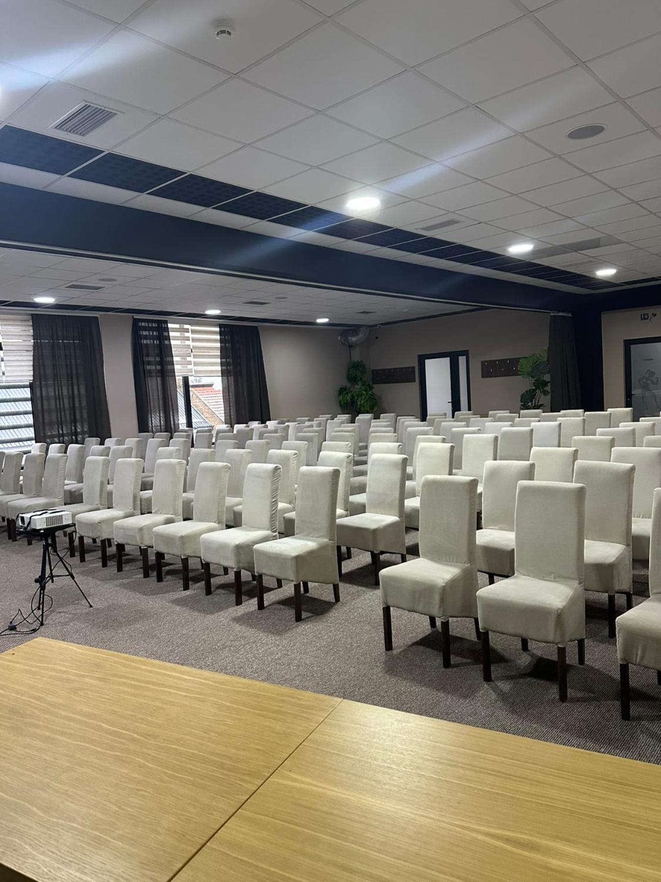 רומה Garnet Hotel & Event Centar מראה חיצוני תמונה