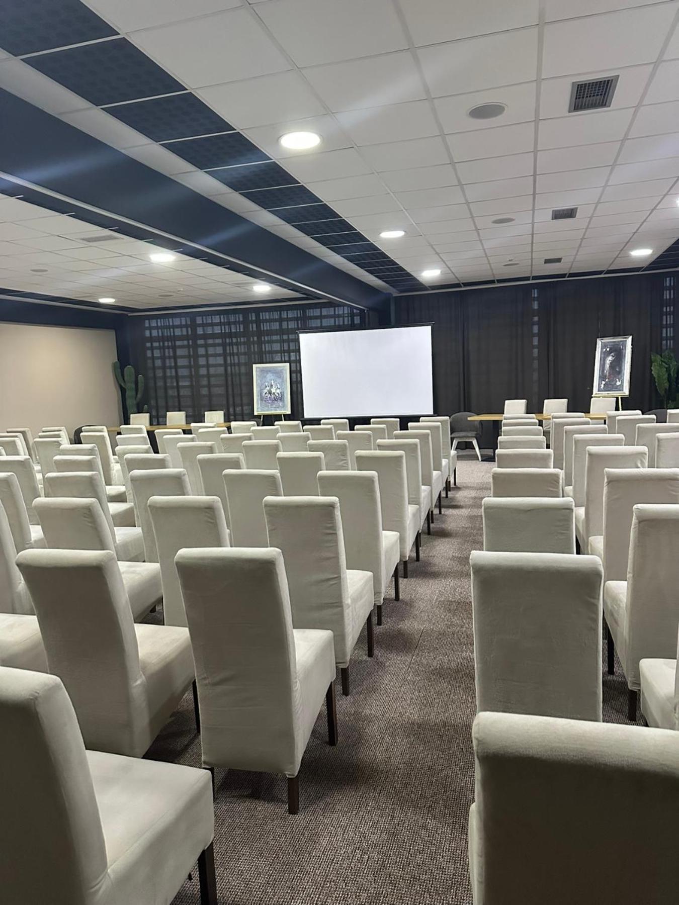 רומה Garnet Hotel & Event Centar מראה חיצוני תמונה