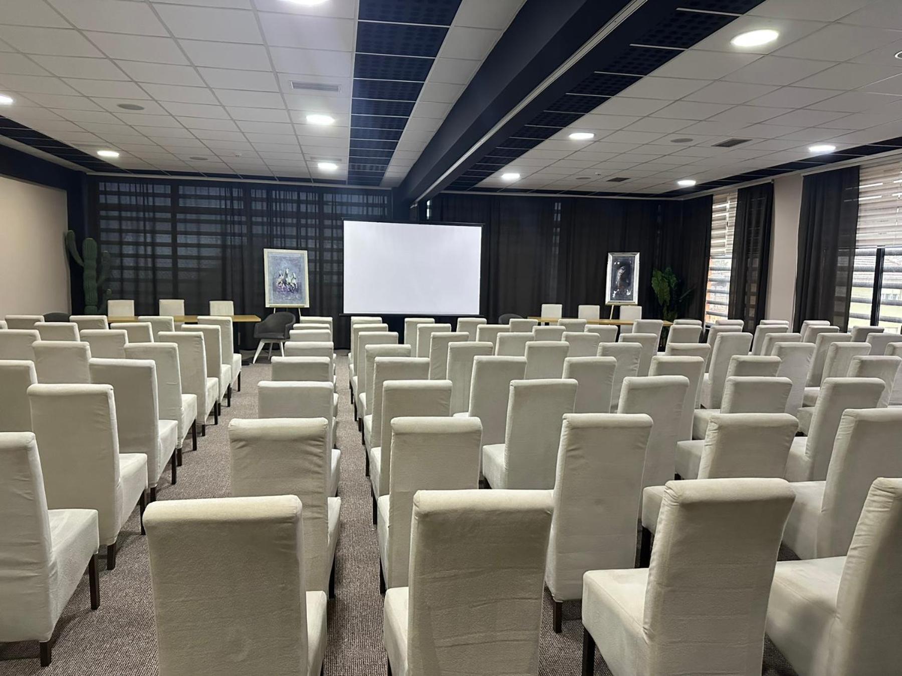 רומה Garnet Hotel & Event Centar מראה חיצוני תמונה