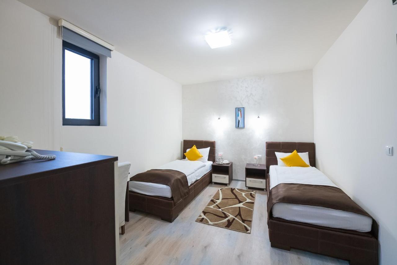 רומה Garnet Hotel & Event Centar מראה חיצוני תמונה