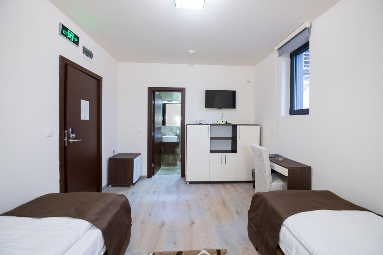 רומה Garnet Hotel & Event Centar מראה חיצוני תמונה